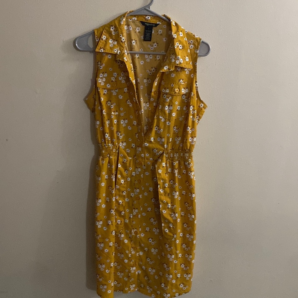 Yellow dress with daisy flower prints and sewed in belt to tighten dress